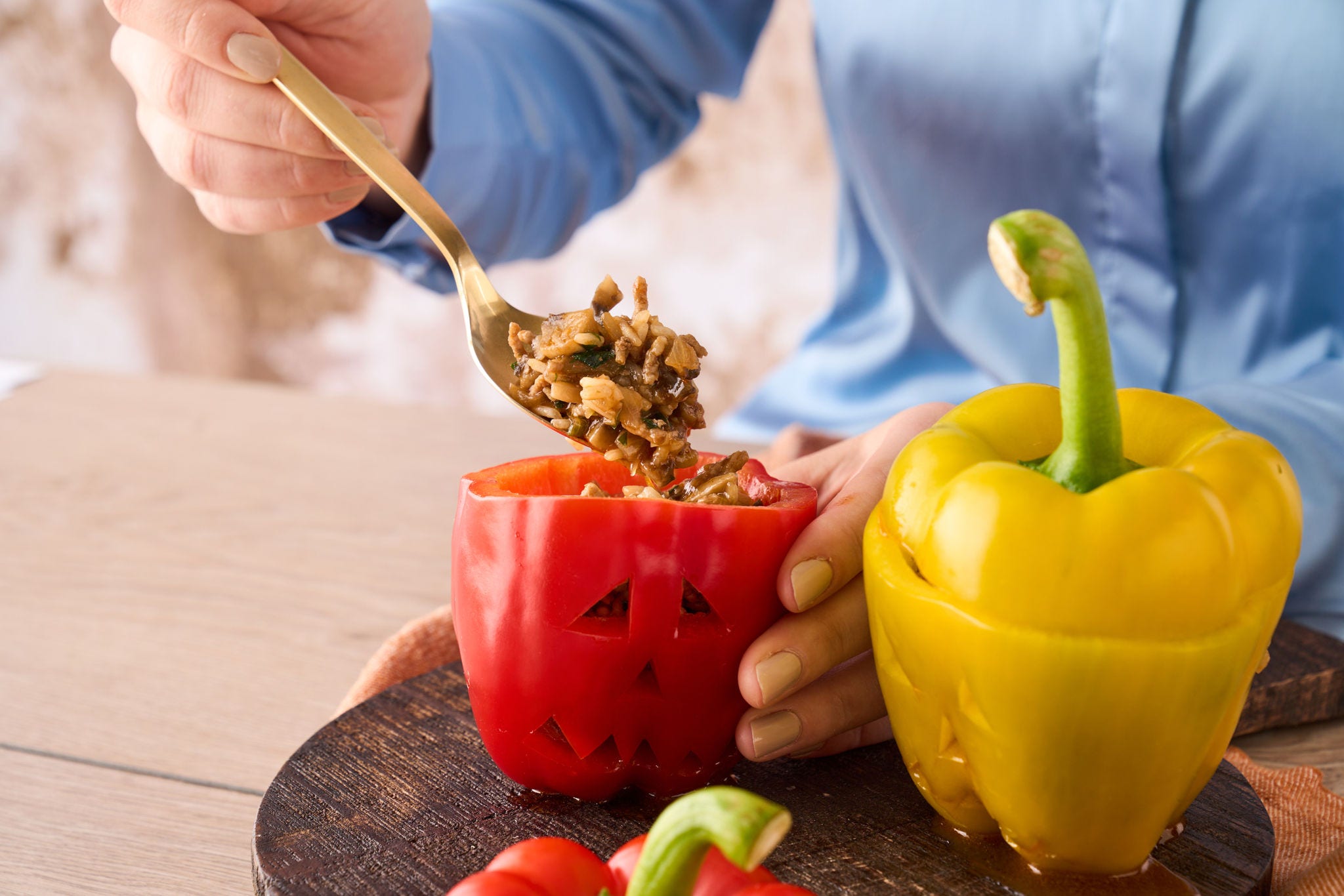 Halloween-paprika: gevulde griezelige paprika's met gehakt