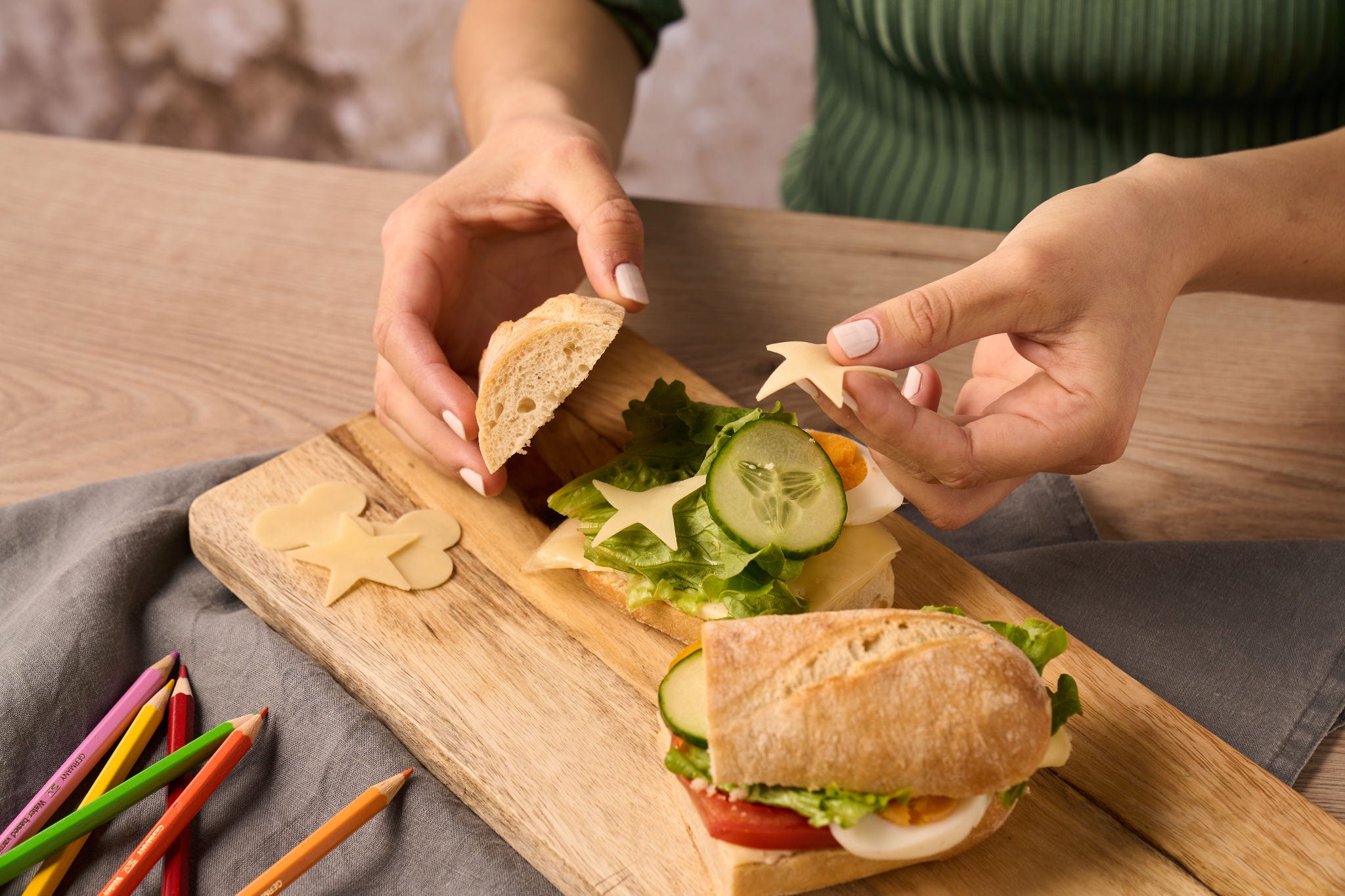 Kaasstokbrood met ei en groenten – de perfecte snack voor school en werk