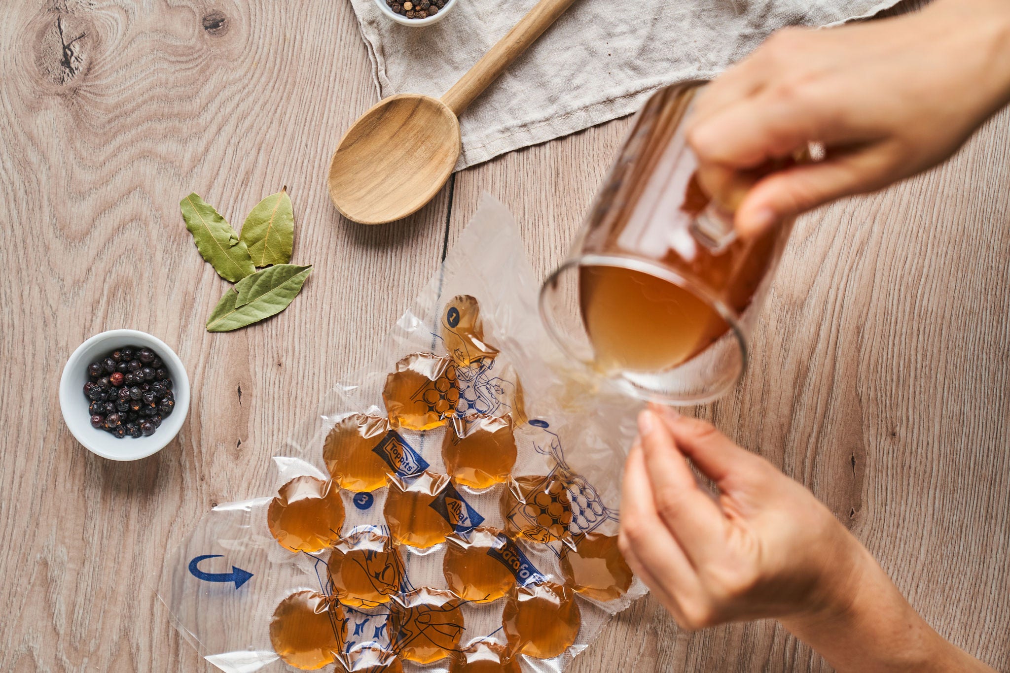 Maak je eigen groentebouillon van restjes – zo doe je dat!