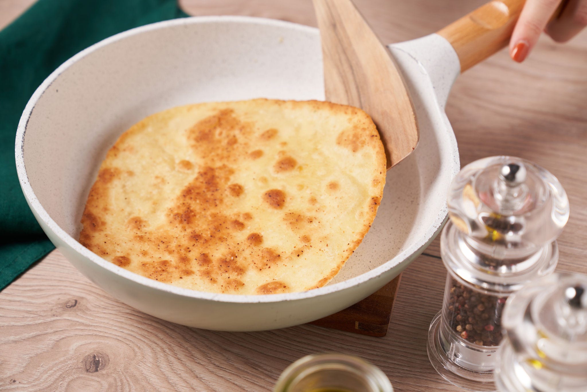 Pizza uit de pan – genieten van knapperigheid zonder oven