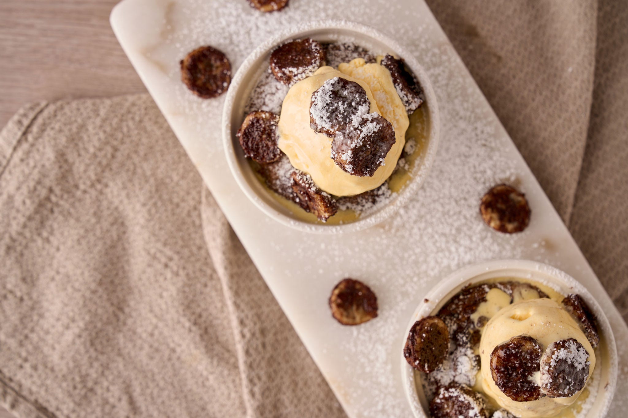 Creatief dessert gemaakt van restjes koekjes – fruitig, gelaagd en gewoon heerlijk