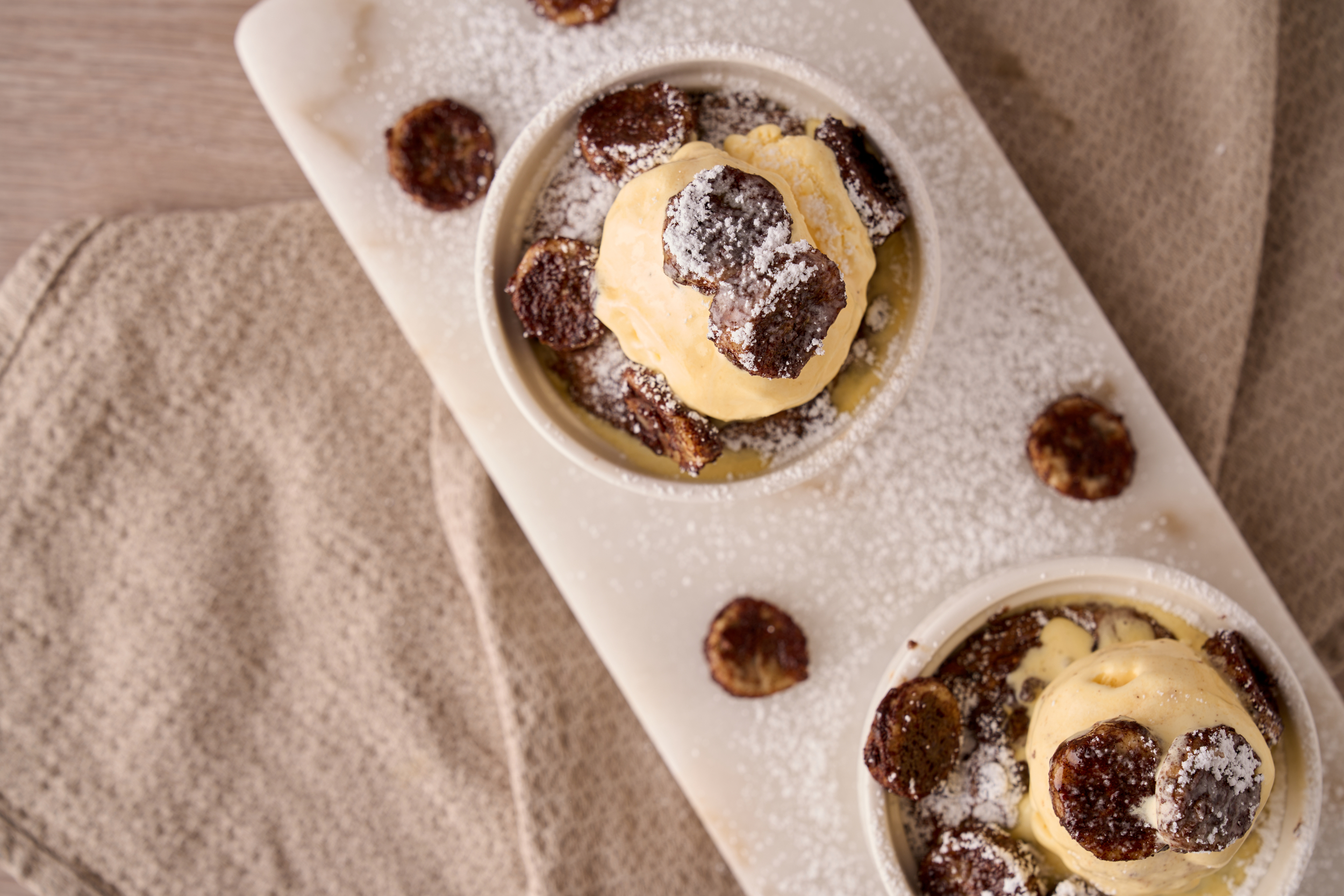 Creatief dessert gemaakt van restjes koekjes – fruitig, gelaagd en gewoon heerlijk