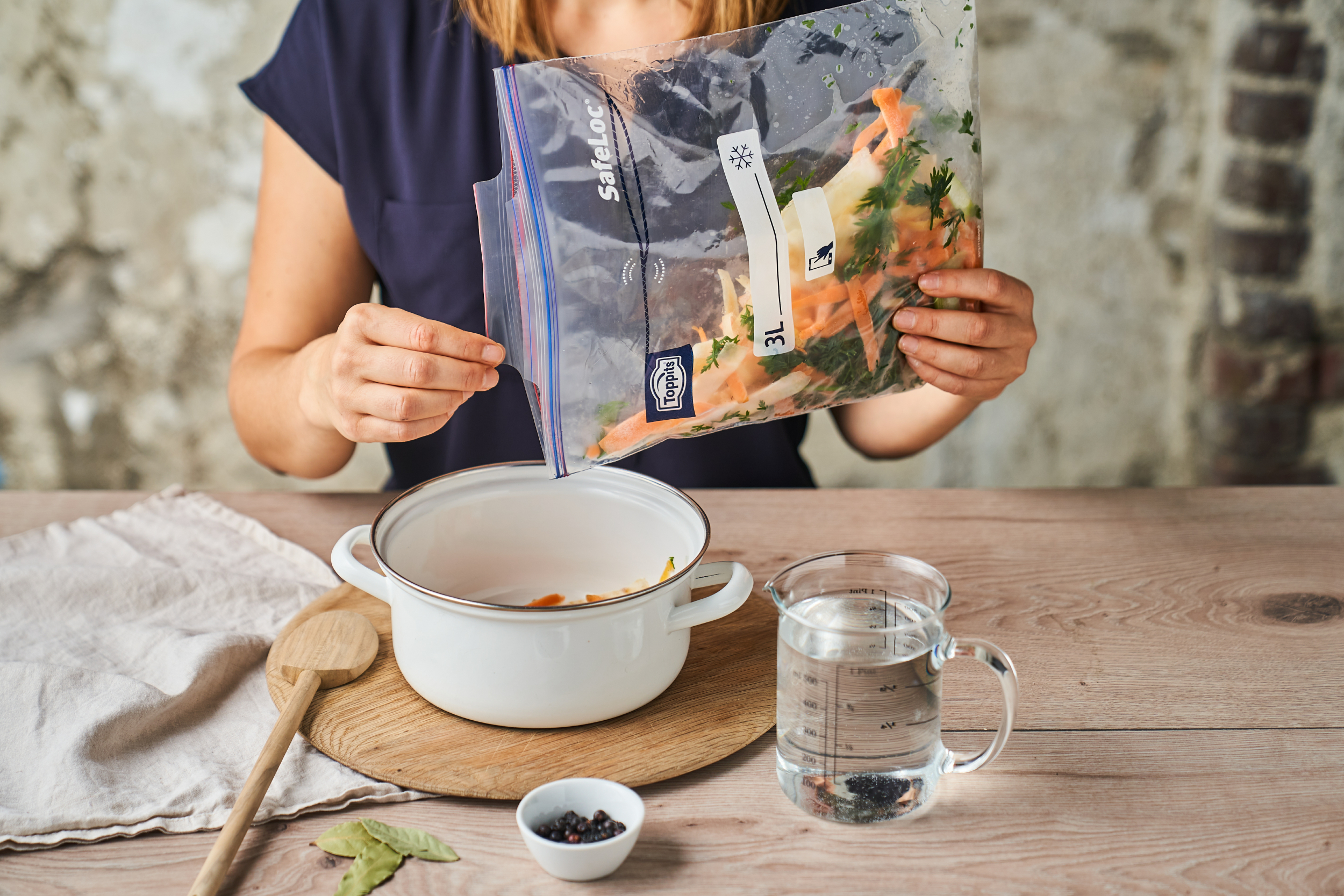 Maak je eigen groentebouillon van restjes – zo doe je dat!