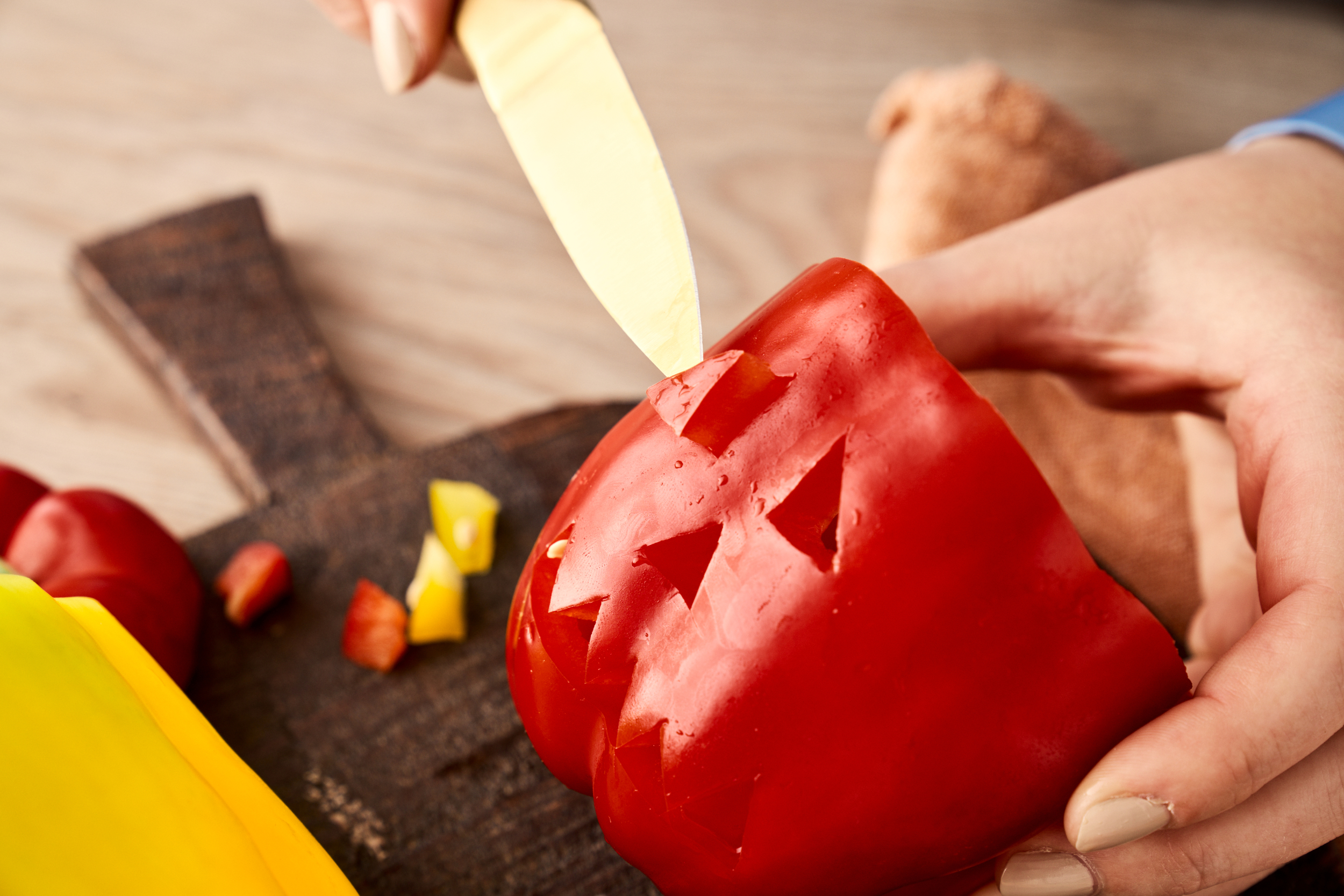 Halloween-paprika: gevulde griezelige paprika's met gehakt