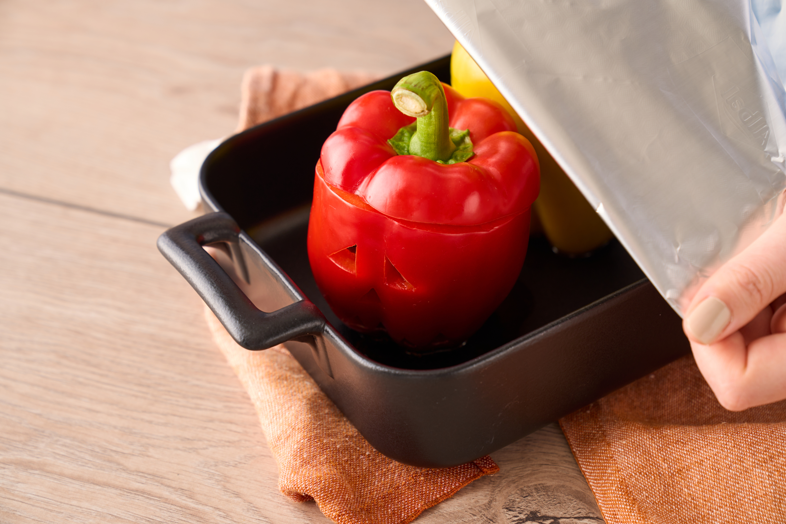 Halloween-paprika: gevulde griezelige paprika's met gehakt