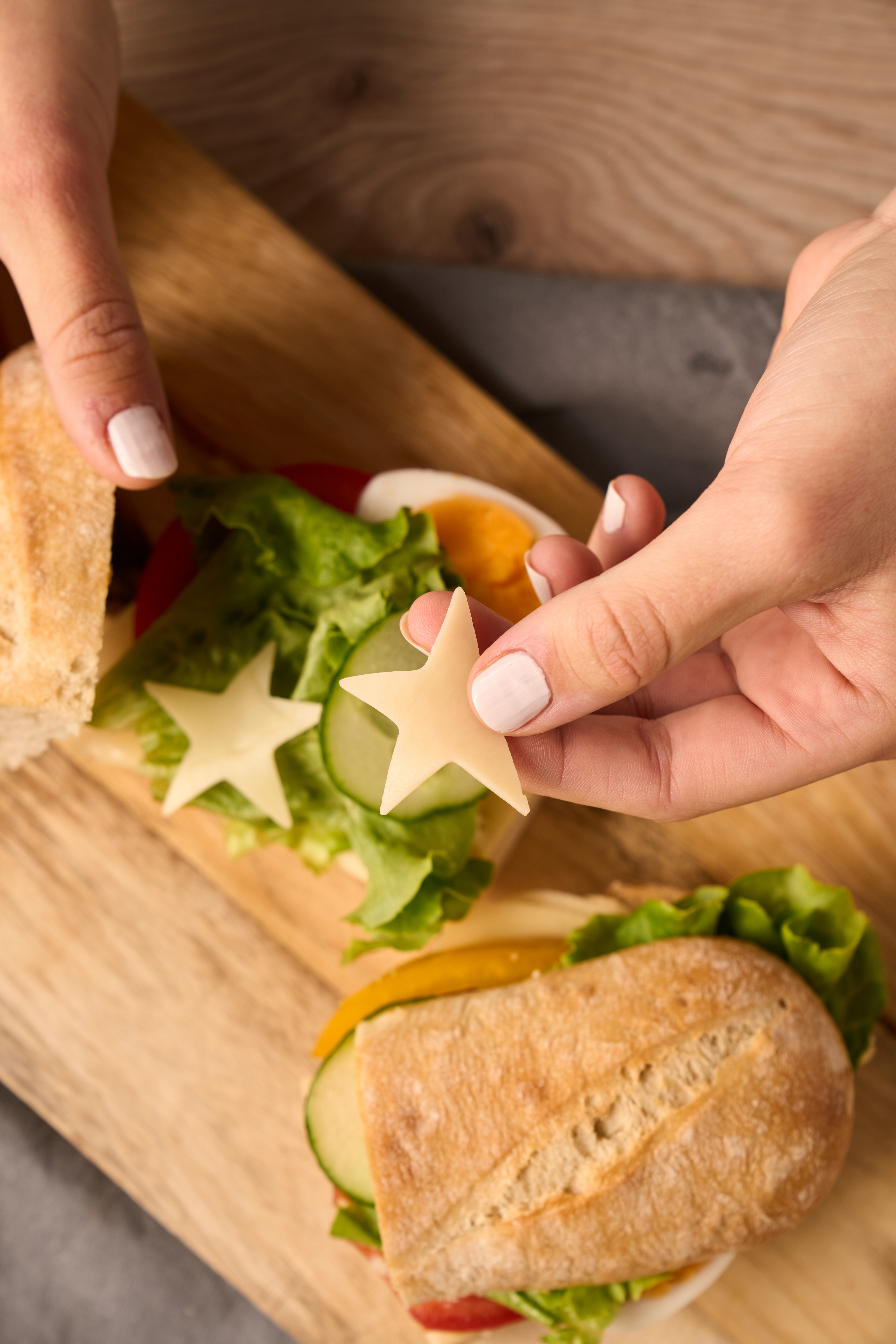 Kaasstokbrood met ei en groenten – de perfecte snack voor school en werk