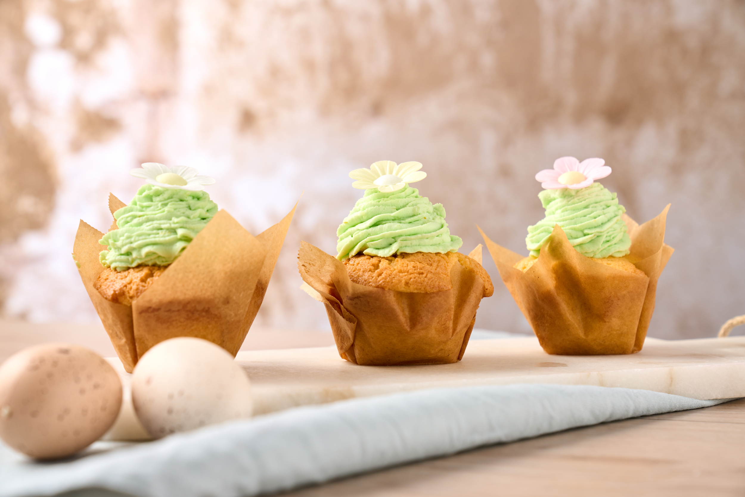 Paascupcakes met citroensmaak en romige topping – perfect voor de paasbrunch