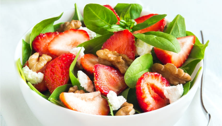 Verse salade met aardbeien