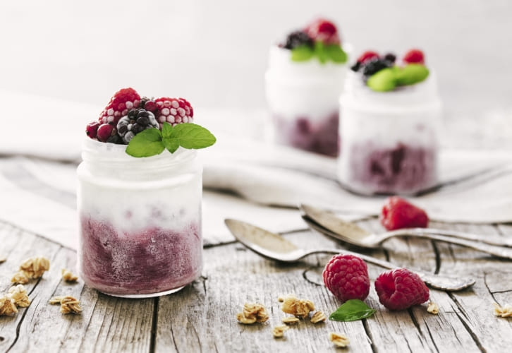 Bevroren fruit in een glas